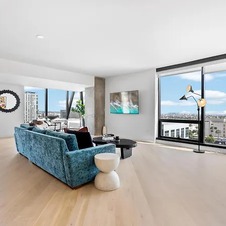 Rooftop Pool Modern 2Br, 2Ba - Panoramic Hollywood Views